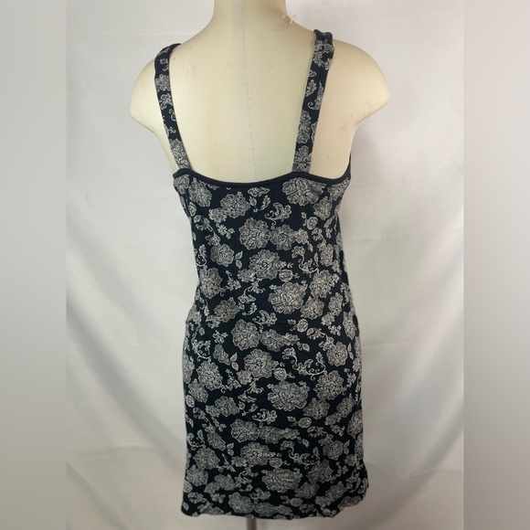 Soma black and white floral night flown with a shelf bra. So soft. Womens size M - Picture 1 of 5